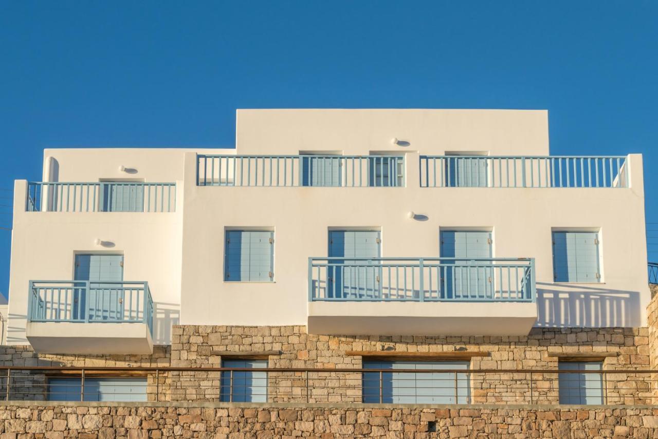Il Porto Di Milos Adamantas  Екстериор снимка